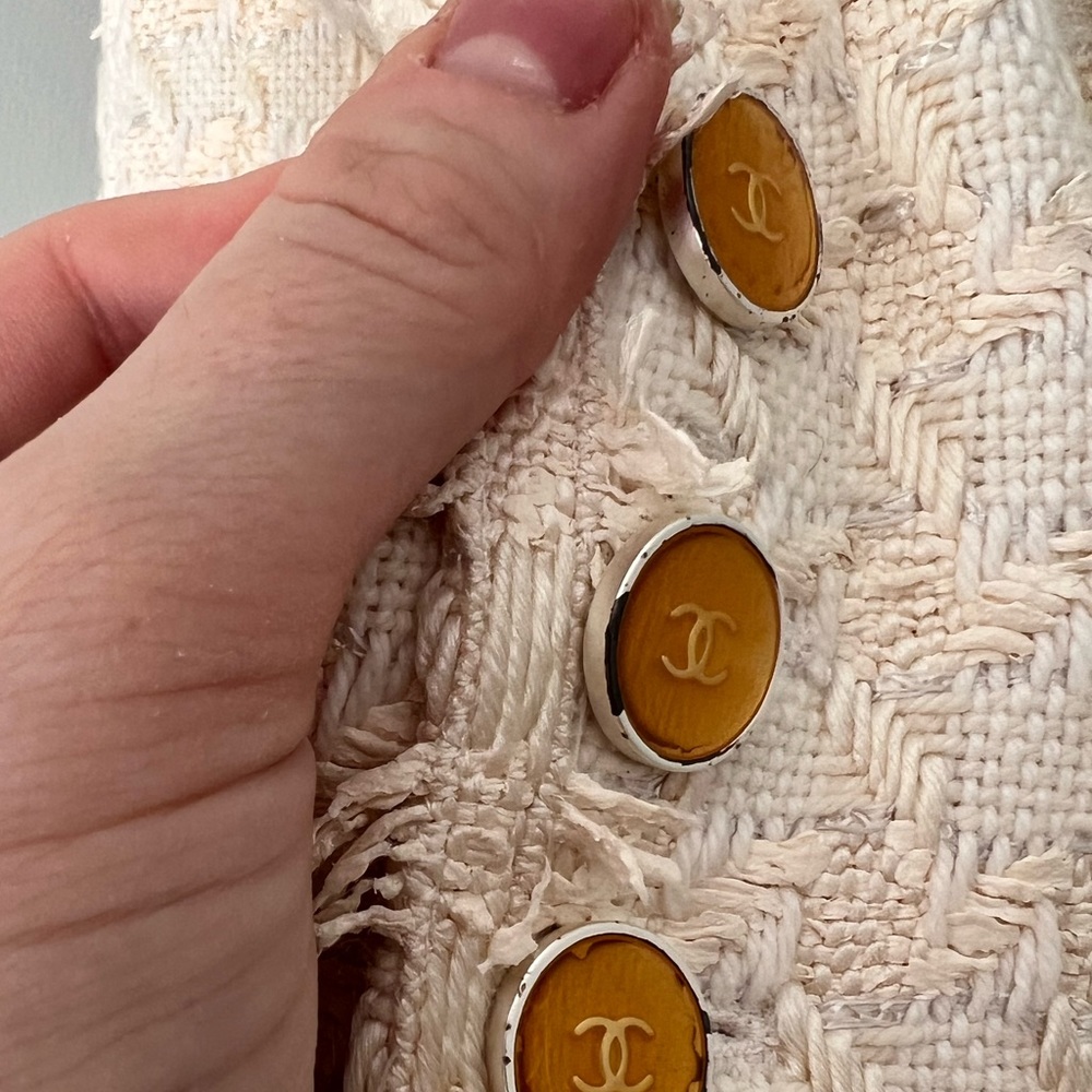 Chanel Ivory Tweed Skirt - Picture 4 of 10